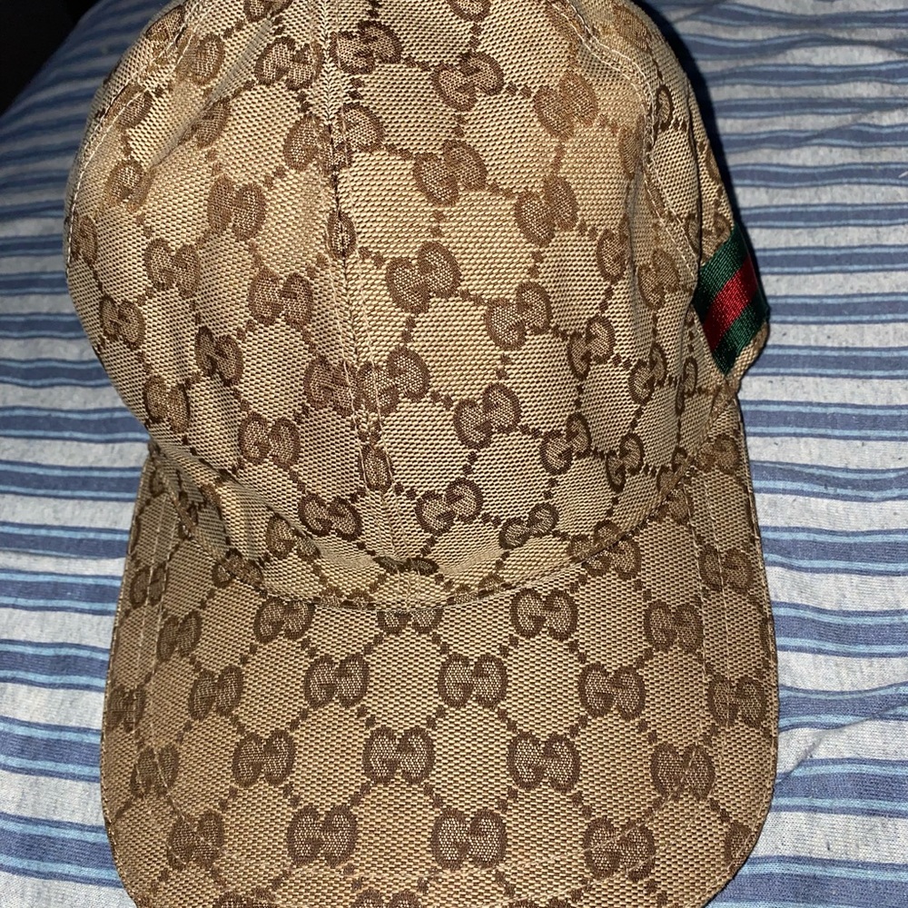 Gucci hat worn once still in brand new condition size M